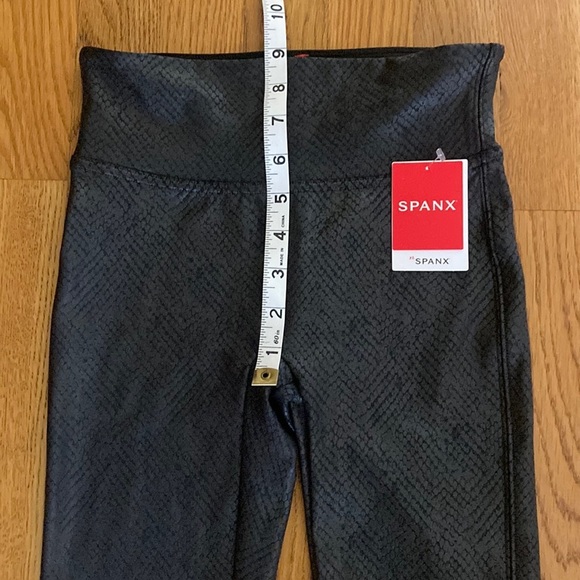 NWT SPANX Faux Leather Bike Shorts Black Metallic Snake Print Size XS - Picture 6 of 13
